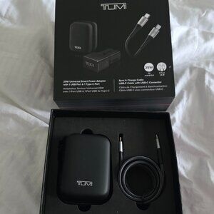 TUMI 25W Universal Smart Travel Power Adapter 100V-240V Charger + Cable US/UK/EU